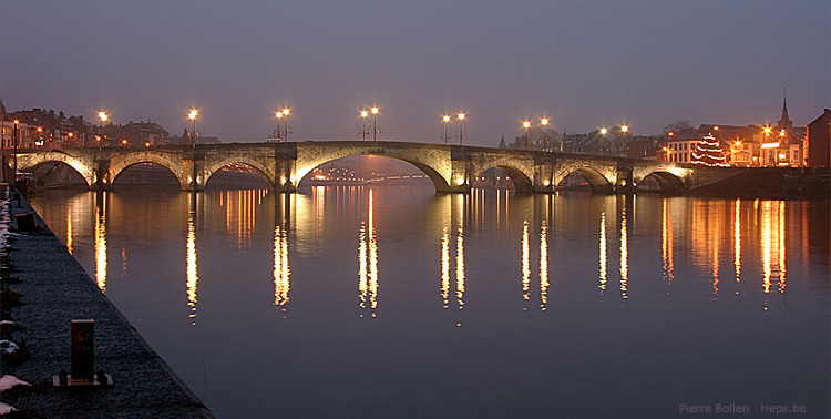 Le pont de Jambes � No�l (Jambes - Belgique)