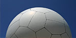 Non, ce n'est pas un ballon de foot � c'est un radar (Mont Ventoux - France)